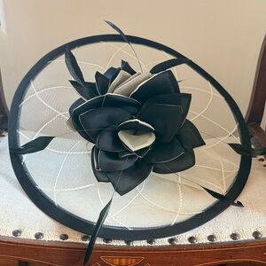 Elegant Black and White Women's Fascinator Hat